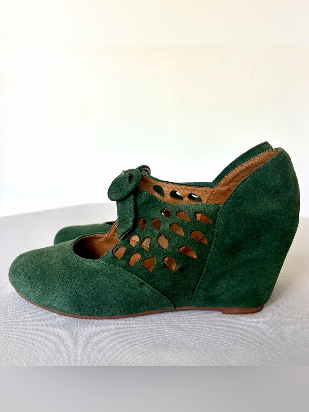 Jeffrey Campbell Havana Last Suede maryJane Buckle Wedges, green, like new - Picture 7 of 14
